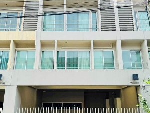 หมู่บ้านโนเบิล คิวบ์ พัฒนาการ ทำเลดี อยู่ตรงข้ามคลับเฮ้าส์ ในซอยมีอยู่ไม่กี่ยูนิต เพื่อนบ้านน่ารักทุกคน