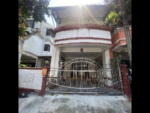 ให้เช่าทาวนน์โฮม3ชั้นใกล้ทาวน์อินทาวน์  ถนนเลียบด่วนรามอินทรา แอร์ครบเฟอร์ฯบางส่วน 3 นอน 4 น้ำ 2 ห้องโถงกว้าง ราคา 30,000 บ/ด 