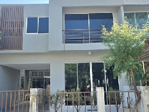 ให้เช่าทาวน์โฮม2ชั้น แปลงมุม 23ตรว. ใกล้แฟชั่นไอส์แลนด์