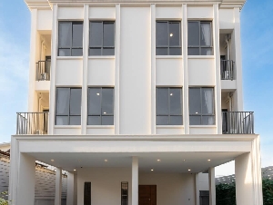 บ้านเดี่ยวสร้างใหม่ 3 ชั้น Luxury Residence ใจกลางราชดำเนิน  ทำเลหายากมาก แทบไม่มีบ้านใหม่แบบนี้อีกแล้ว ใกล้ MRT เพียง 500 เมตร