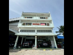 ขายที่ดินพร้อมสิ่งปลูกสร้างติดถนนบรม มีสิ่งปลูกสร้าง 3 ชั้นครึ่ง