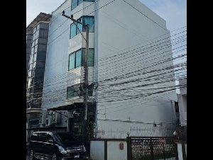 อาคารพาณิชย์ 4 ชั้นครึ่ง (ใกล้คูเมือง) รีโนเวทใหม่ พร้อมเปิดธุรกิจได้ทันที