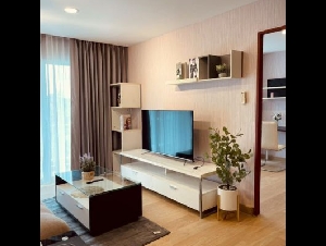 คาซ่าคอนโด @ช้างเผือก วิวสนามกอล์ฟลานนา ต้นไม้ร่มรื่น ห้องนั่งเล่นแยกโซนชัดเจน พร้อมเฟอร์ครบ