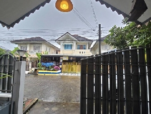 ให้เช่า บ้านแฝด2ชั้น รีโนเวทใหม่ 44ตรว.ซอยคู้บอน ใกล้ห้างแฟชั่นไอส์แลนด์