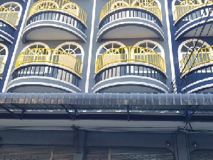 ให้เช่า ตึกแถว อาคารพาณิชย์3ชั้นครึ่ง(4คูหา ) 19ตรว. ถนนเพชรเกษม52 ตรงข้ามซีคอนสแควร์