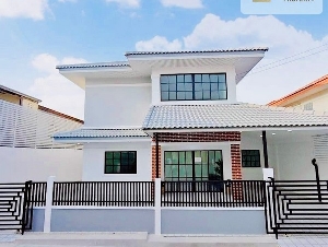 หมู่บ้านเอกกวิน เลียบคลองสอง บ้านสวย รีโนเวทใหม่ทั้งหลัง ตกแต่งครบ พร้อมอยู่