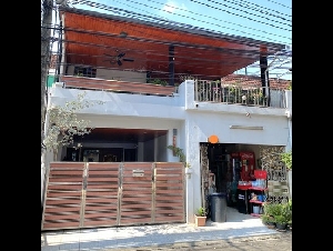 ทาวน์เฮ้าส์2ชั้น ขายด่วน! ทำเลดีย่านนวมินทร์ ติดกับโลตัส ใกล้ตลาดปัฐวิกรณ์