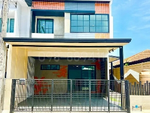 ขายทาวน์โฮม 2 ชั้น ใกล้สนามบินดอนเมือง เดอะทรัสต์ทาวน์ วงแหวน ลำลูกกา ขนาด 27.5 ตรว 3นอน 2น้ำ