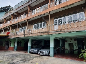 ที่ดิน บรรทัดทอง  209 ตร.ว. แถมตึก 3 ชั้น ลิฟท์ 2 ตัว จอดรถได้ 10 คัน ทำเลทอง