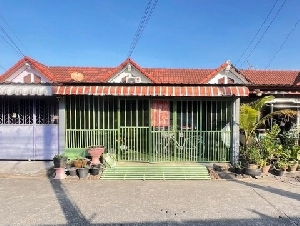 ขายบ้านทาวน์เฮาว์ชั้น โครงการตะวันออก บ้านบึง ชลบุรี เนื้อที่ 20 ตรว. 2 ห้องนอน 1 ห้องน้ำ ราคา 1.25 ล้านบาท