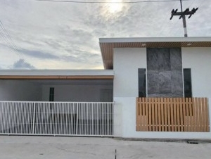 ขายบ้านพนัสนิคมชลบุรี ขายบ้านเดี่ยวใกล้โรงพยาบาลพนัสนิคม 3 ห้องนอน 2 ห้องน้ำ เนื้อที่ 38 ตารางวา