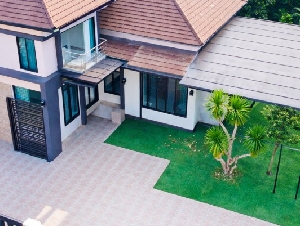 คฤหาสน์ 2 ชั้น ทับมา พร้อมโรงจอดรถพิเศษ 96 ตร.ว. 300 ตร.ม.  Do home โลตัส มาบตาพุด 3.20กม. 3นอน 3น้ำ BEYOND  สนามแบดมินตัน