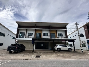 ขายด่วน อาคารพาณิชย์ 2 ชั้น (1 คูหา) ทำเลค้าขายและอยู่อาศัย เดินทางสะดวกใจกลางเมืองเชียงราย ตึกสภาพใหม่มาก อายุตึก 3 ปี