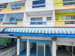 อาคารพาณิชย์ 3 ชั้น 4 นอน 3 น้ำ ขนาด 24 ตร.ว.288 ตร.มกาญจนบุรี บ้านใต้  สะพานข้ามแม่น้ำแคว แม่กลอง .1จอดรถ ใกล้ตลาดชุกโดน 300 ม.