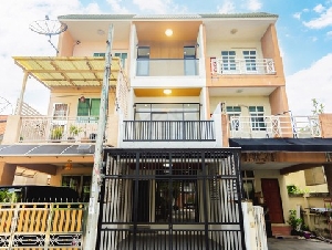 ขายทาวน์เฮ้าส์ 3 ชั้น 4 ห้องนอน ซอยลาดพร้าว 94 (ซอยอินทราภรณ์) เดินทางสะดวก ใกล้เลียบด่วน รีโนเวทใหม่สวย จัดเต็ม