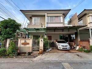 ขายบ้านแฝดหลังมุม  เอโทล บาหลี บีช อ่อนนุช-ลาดกระบัง ต่อเติมบ่อปลาคาร์ฟ
