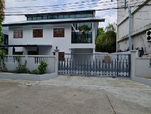 ให้เช่าบ้านเดี่ยว2ชั้น200 ตร.ม.ย่านโชคชัย4ลาดพร้าว ใกล้MRTโชคชัย4ใกล้นาคนิวาส ลาดพร้าววังหิน เลียบด่วน