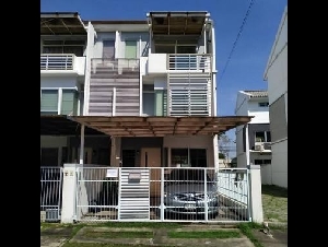 ให้เช่าทาวน์โฮม3 ชั้น หลังมุม ซอยกรุงเทพกรีฑา7 โครงการบ้านใหม่ พระราม 9 – ศรีนครินทร์ ตกแต่งพร้อมอยู่ เลี้ยงสัตว์ได้