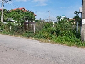 ขายที่ดิน ซอยรามคำแหง 118 ปากซอยมีรถไฟฟ้า  แปลงมุม ถมแล้ว   ขนาดพื้นที่ 104 ตร.วา 