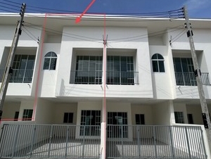 ขาย ทาวน์เฮ้าส์ 2 ชั้น สไตล์มินิมอล ในโครงการ ไพรเวท 8 (Private 8 Khao Nam Sup) ที่ออกแบบให้ใช้สอยได้ครบทุกฟังก์ชันอย่างลงตัว 