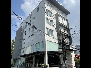 ให้เช่าอาคารสำนักงาน 4.5 ชั้น 900 ตรม. (มีชั้นลอย และดาดฟ้า) พระราม 9 ซอย 43 พร้อมลิฟต์ขนของ ใกล้เดอะไนน์ ใกล้ทางด่วน  