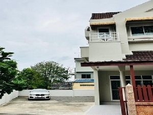 ให้เช่า ทาวน์โฮม 2.5 ชั้น ซอยสวนสยาม ซอยเสรีไทย 81/2 หมู่บ้าน เกษราคลาสสิคโฮม ใกล้ มอเตอร์เวย์