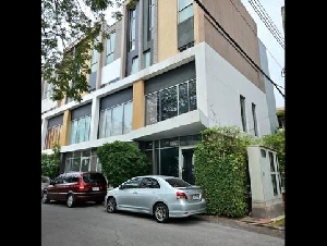 ให้เช่าทาวน์โฮม 3.5 ชั้น โครงการ Siamese Blossom @ Fashion ซ.รามอินทรา 64
