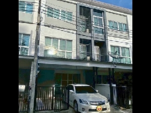 ให้เช่าทาวโฮม3 ชั้นแนวรถไฟฟ้าสายสีเหลือง ใกล้สถานีรถไฟฟ้าแบริ่ง ใกล้ทางด่วน ใกล้บิ๊กซี โลตัสลุมพินี ทาวน์ วิลล์ ศรีนครินทร์ – แบริ่ง 