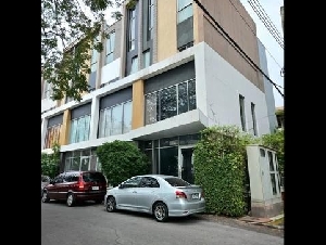 ให้เช่า ทาวน์โฮม ซอยรามอินทรา 64 เหมาะทำออฟฟิศ เยื่องกับห้างแฟฟั่น ไอซ์แลนด์