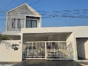 ให้เช่าบ้านเดี่ยว2ชั้นย่านร่มเกล้าลาดกระบังหมู่บ้านนครินทร์การ์เด้นซ.ร่มเกล้า19/1ใกล้สนามบินสุวรรณภูมิ