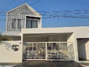 รหัสทรัพย์ R3399 ปล่อยเช่า บ้านเดี่ยว 2ชั้น หมู่บ้านนครินทร์การ์เด้น ถนนร่มเกล้า สไตล์นอร์ดิก