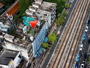 ทำเลการค้าติดแนวรถไฟฟ้าMRTบางขุนนนท์ !!! เหมาะทำออฟฟิศ คลังสินค้า และมีชั้นใต้ดิน ขายตึกแถว 4.5 ชั้น4 คูหา 70 ตรว. ติดถนน จรัญสนิทวงศ์ 