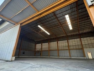 ให้เช่า โกดัง  1,000 ตร.ม ซอยสินพาโชค เลียบคลองบางน้ำจืด ผังสีชมพู เดิมทำโกดังเก็บเหล็ก 