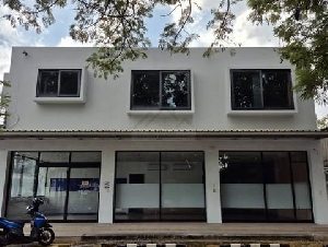 ให้เช่าพื้นที่ ชั้น 1 ขนาด 220 ตร.ม. ถนนวิภาวดี 62 มีแอร์ทุกห้อง ใกล้มูลนิธิกระจกเงา