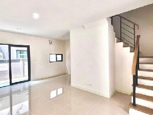 ให้เช่าทาวโฮม 3ชั้น  ตั้งอยู่ ถนนกัลปพฤกษ์ ฝั่งขาเข้า ตรงข้ามบิ๊กซี  ย่านบางแค โครงการบ้านกลางเมือง สาทร-กัลปพฤกษ์