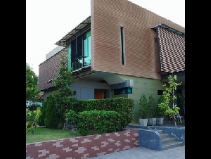 ขายบ้านเดี่ยวเนื้อที่ 270 ตรว. พร้อมบ้าน 2 หลัง หมู่บ้านชิชา ถนนพระราม 2 ใกล้เซ็นทรัลพระราม2