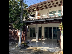 ให้เช่าทาวเฮ้าส์ 2 ชั้น 2 หลัง (ทะลุกัน) 216 ตรม. 4 ห้องนอน ซอยรามอินทรา 34 ติดเลียบด่วนรามอินทรา และ ถนนรามอินทรา