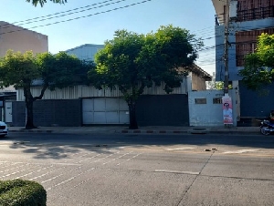 ให้เช่าโกดัง 200 ตารางวา พื้นที่ใช้สอยรวม 800 ตารางเมตร ถนนสุขุมวิท 103  ใกล้ สวนหลวง ร.9