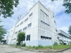 ขายโรงงาน ใกล้ สนามบินสุวรรณภูมิ และ นิคมอุตสาหกรรมลาดกระบัง  มีใบอนุญาตโรงงาน พื้นที่สีม่วงพร้อม อาคารสำนักงาน 3 ชั้น ย่านทับยาว ลาดกระบัง 