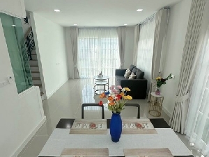 ให้เช่าบ้านใกล้ อิมพีเรียลเวิลด์สำโรง และ โรงเรียนนานาชาติเซนต์แอนดรูว์ส  โกลเด้น นีโอ สุขุมวิท - ลาซาล ใกล้ BTS สำโรงเพียง สถานี BTS แบริ่ง