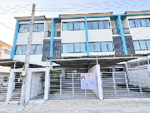  ขายทาวน์โฮม 3 ชั้น เดอะไพรเว่ ฮาวส์ กระทุ่มแบน 19.1ตรว. 3นอน 3น้ำ 2จอด ต่อเติมครบ ห่างโลตัสกระทุ่มแบนเพียง 2 นาที 