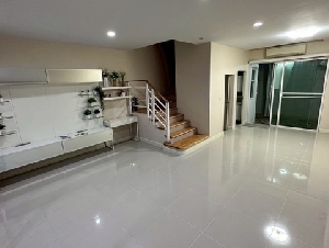 ให้เช่าโฮมออฟฟิศ 3 ชั้น ใกล้จุดขึ้นลงทางด่วน โครงการ บ้านกลางเมือง พระราม3 – ราษฎร์บูรณะ 