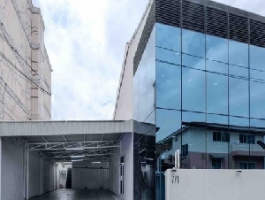 ขาย ออฟฟิศพร้อมโกดังขนาดเล็ก 350 ตร.ม. ถนนสรรพาวุธ ใกล้แยกบางนา ตราด ใกล้ BTS อุดมสุข BTS บางนา