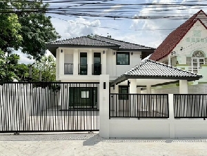 ขายบ้านเดี่ยว  2 ชั้น 58 ตรว. หมู่บ้านกรุงทอง 4 ซอยนวมินทร์ 111 บ้านสวย ตกแต่งใหม่พร้อมอยู่ ทำเลดีเข้าออกได้หลายทาง