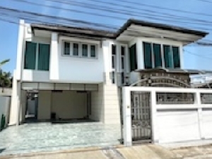 BH4116 ให้เช่าบ้านเดี่ยว 2 ชั้น พัฒนาการ 50 ศรีนครินทร์ หมู่บ้านเคหะนคร 3 บ้านรีโนเวทใหม่ พร้อมอยู่ ใกล้รถไฟฟ้าสายสีเหลือง