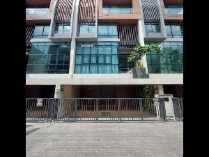 ให้เช่าทาวน์โฮม 4 ชั้น 300 ตร.ม. The Park Lane ซอยเอกมัย 22 ใกล้ BTS เอกมัย