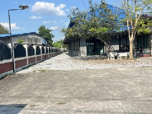  ให้เช่าโกดัง ออฟฟิศ พร้อมบ้านพักคนงาน 5 ห้องที่ดิน 1 ไร่ ผังสีเขียว ทุ่งขวาง อำเภอพนัสนิคม ชลบุรี