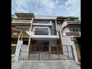 ขายทาวน์โฮม 3 ชั้น 25 ตรว. หมู่บ้านเกษมสันต์ 1 ลาดพร้าว71 นาคนิวาส สังคมสงเคราะห์ ติดเลียบด่วน ใกล้ Central Eastville รีโนเวทใหม่ทั้งหลัง