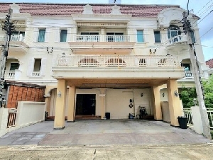 ขาย ทาวน์โฮม 3 ชั้น เดอะเมทโทร สาทร ตกแต่งสวย เหมาะทำที่พักอาศัย โฮมออฟฟิต ใกล้ BTS วุฒากาศ