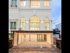 โฮมออฟฟิศ 3.5 ชั้นหลังมุม 240 ตรม. ทำเลทอง เดอะพาร์ค ลาดพร้าว วังหิน 76 ใกล้รถไฟฟ้า ใกล้ ม.เกษตร